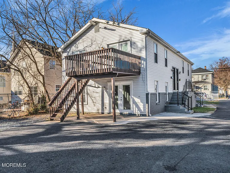 148 Dewitt Ave — Photo 2