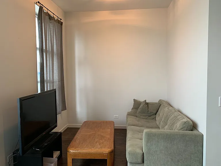 2824 W Armitage Ave — Photo 5