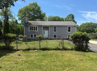 28 Strafford St, Mastic, NY 11950