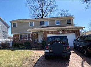 1091 Duston Rd, Valley Stream, NY 11581