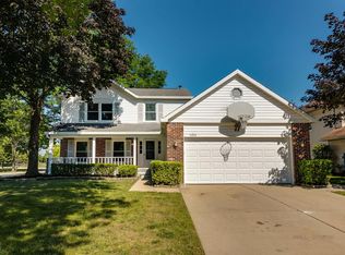 1011 Hilldale Ln, Buffalo Grove, IL 60089