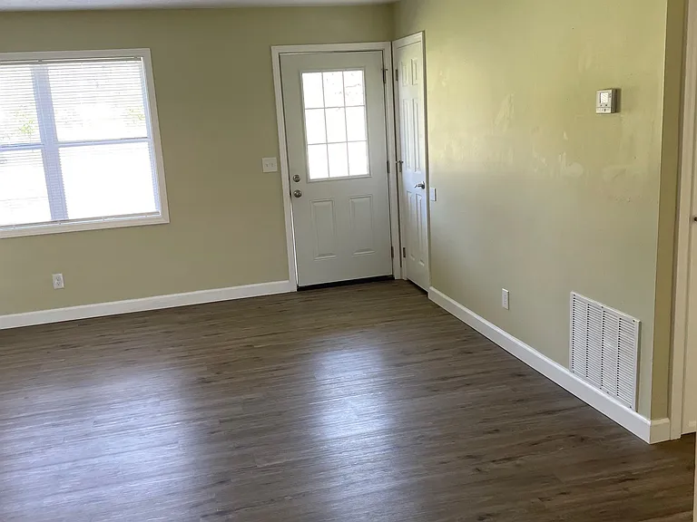 2404 W Maud St #3 — Photo 11