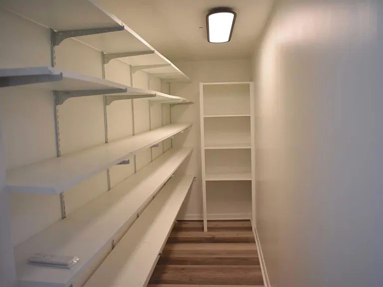 2628 Dupont St — Photo 11