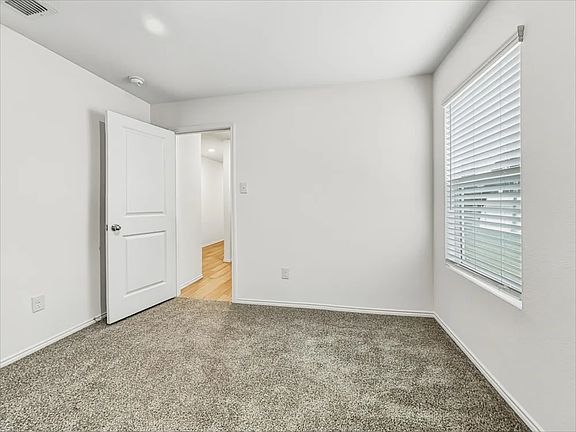 4th image of 2560 Haymarket Rd