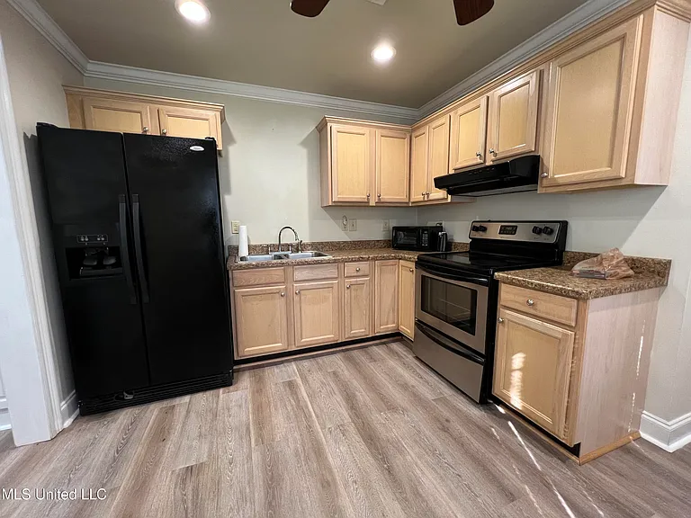 416 Jeff Davis Ave — Photo 8