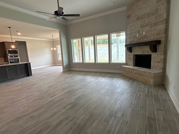 3rd image of 1002 Perrin Ln