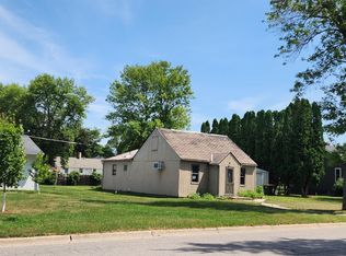 321 S 4th St, Bird Island, MN 55310