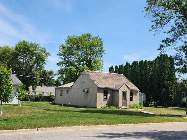 321 S 4th St, Bird Island, MN 55310