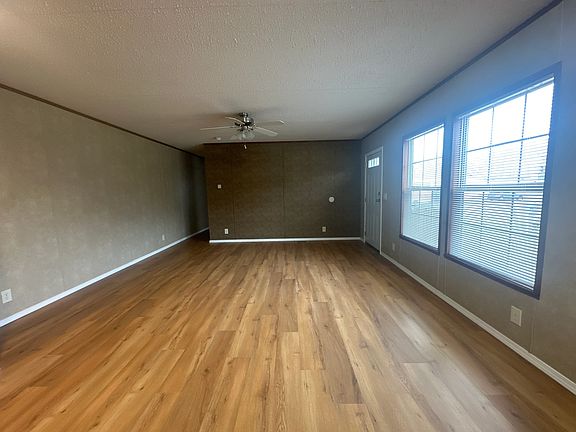 3rd image of 178 Maple Wood