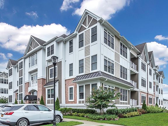 2nd image of 31202 Spruce Pond Cir #202