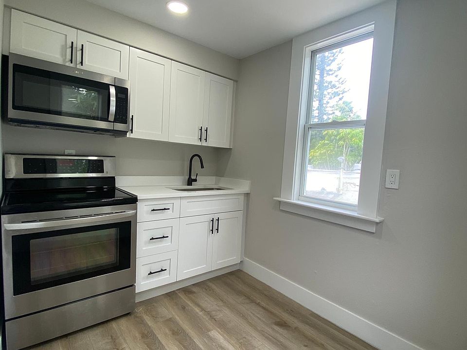 2nd image of 3516 Greenwood Ave #B