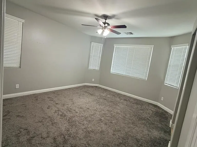 1810 W Loemann Dr — Photo 4