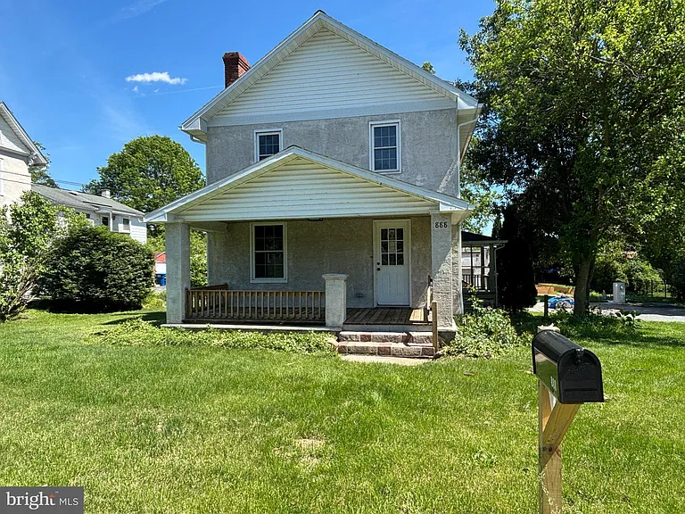 888 Walnut St — Photo 1