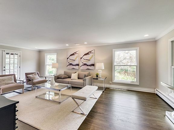 3rd image of 30 Standish Dr