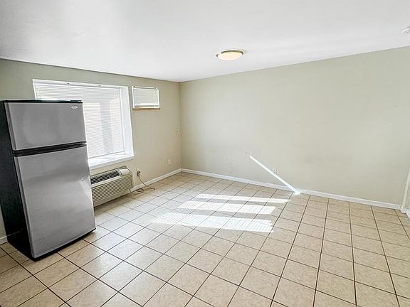 3rd image of 1436 Light St