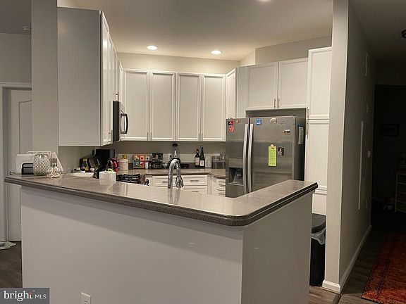 5th image of 205 Meeting House Station Sq APT 302