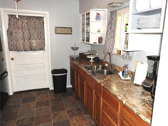 3rd image of 117 Kenneth Ave
