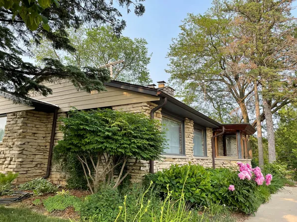 3458 N Mayfair Rd, Wauwatosa, WI 53222