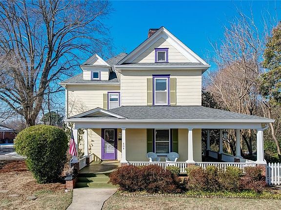 2nd image of 808 Northridge St