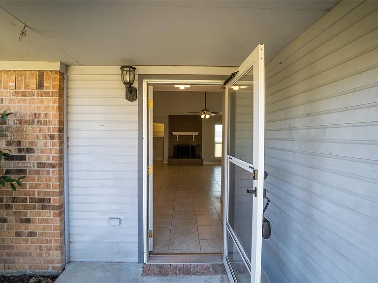 140 Lakewood Dr — Photo 9
