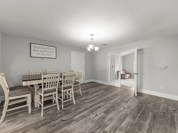 4th image of 916 Barber Ln
