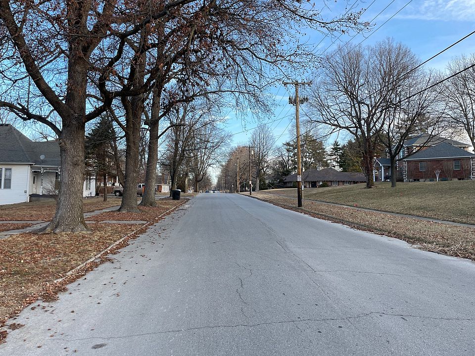 2nd image of 703 N Main St