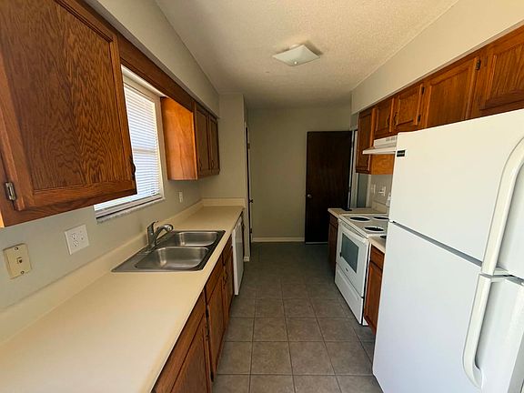 3rd image of 299 NW Lake City Ave #101