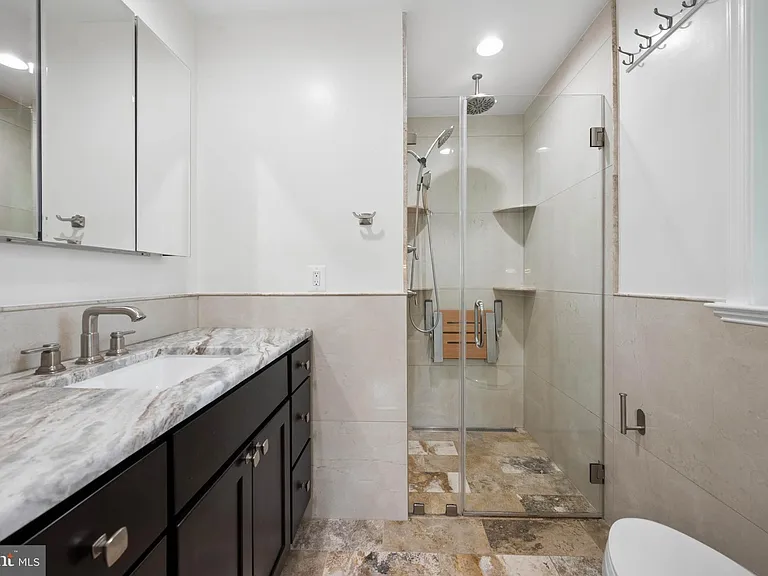 7016 Hopewood St — Photo 36