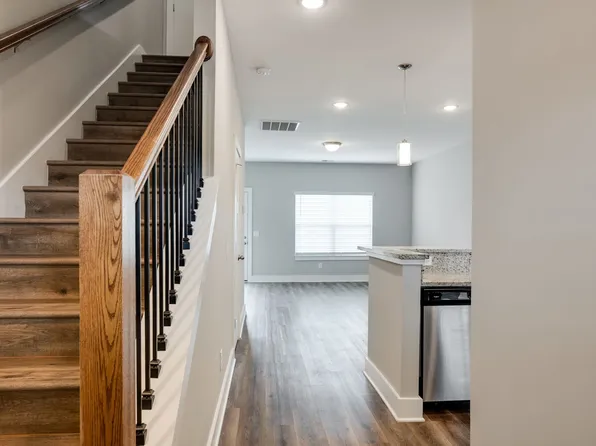 203 E Forge Ct, White Bluff, TN 37187