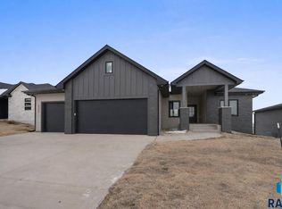 8312 E Wicker Ct, Sioux Falls, SD 57110