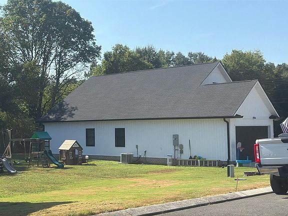 3rd image of 46 Morning Glory Ln