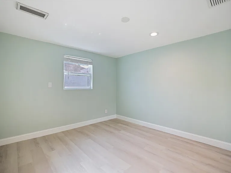 545 Bluebell Rd — Photo 22