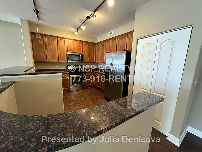 2-20 Itasca Pl #420 — Photo 13