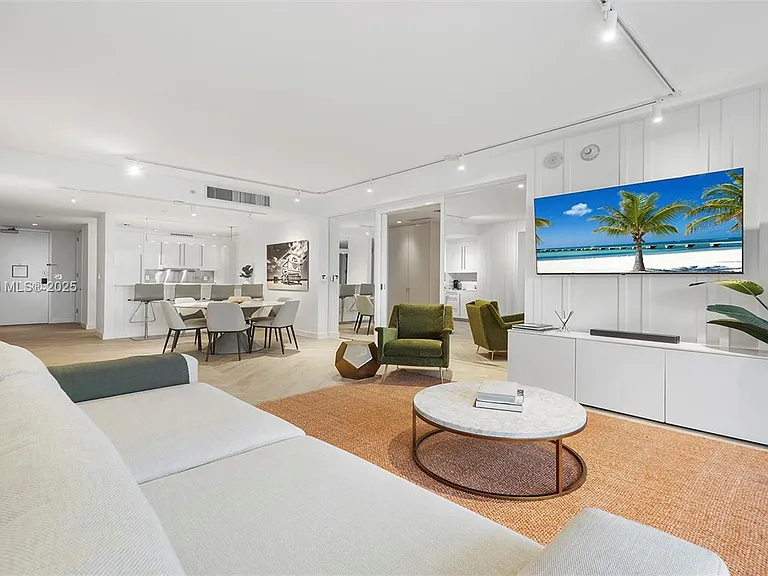 2201 Collins Ave #804 — Photo 8