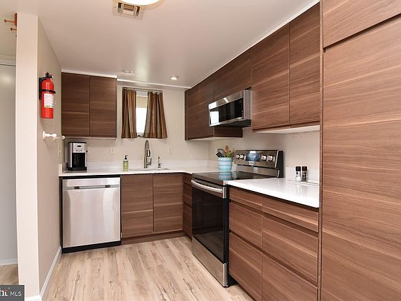 4th image of 307 S Boardwalk APT 805