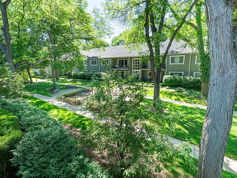 1113 N Old Woodward Ave #38 — Photo 24