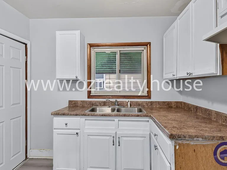 1019 Coventry Ave — Photo 8