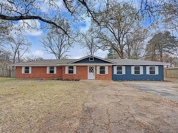 3rd image of 160 Horseshoe Loop