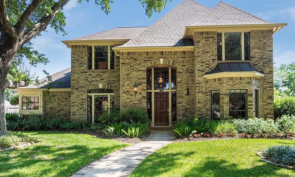1st image of 2118 Woodside Dr