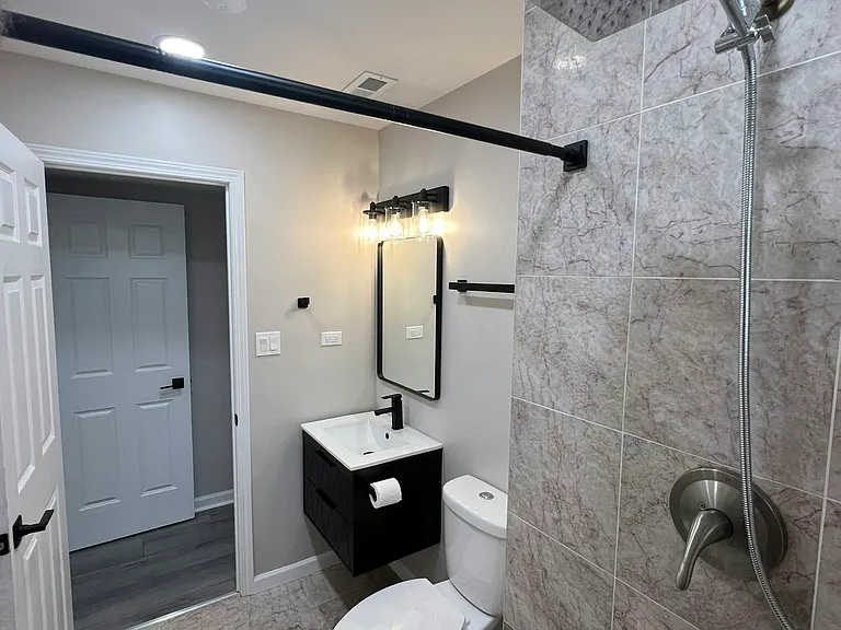 Lower level full bath
