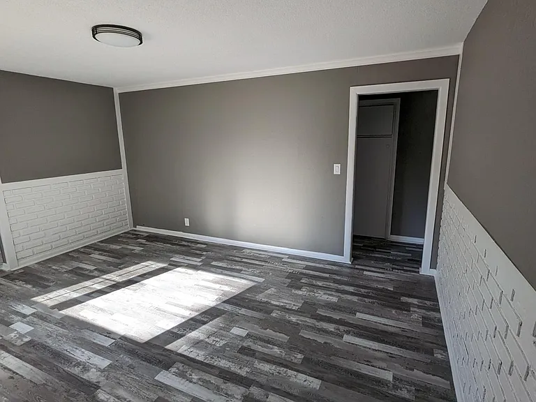 822 Alexander Dr — Photo 2