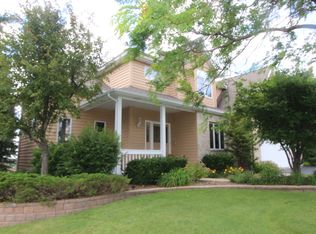 980 Teton Dr, Woodstock, IL 60098