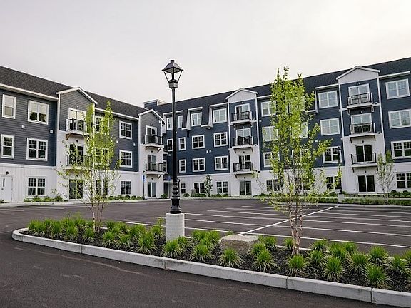 2nd image of 485 Blue Hills Pkwy #23