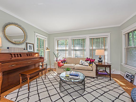 3rd image of 2711 Woodbine Ave