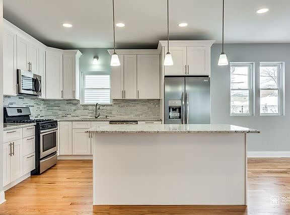 4th image of 2315 N Monticello Ave