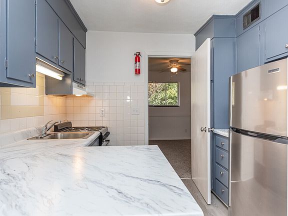 5th image of 400 Lewis St #1