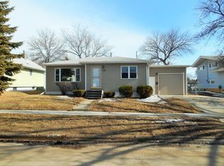 1541 1st St SE, Minot, ND 58701