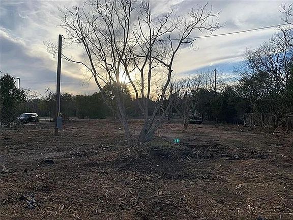 5th image of 1600 S West Dr