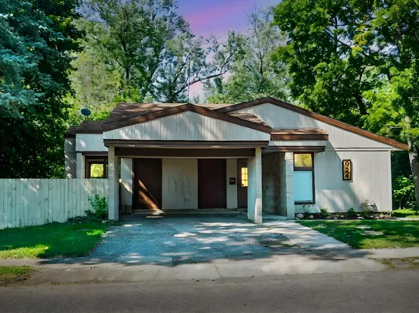 924 W Milroy Ave, Rensselaer, IN 47978