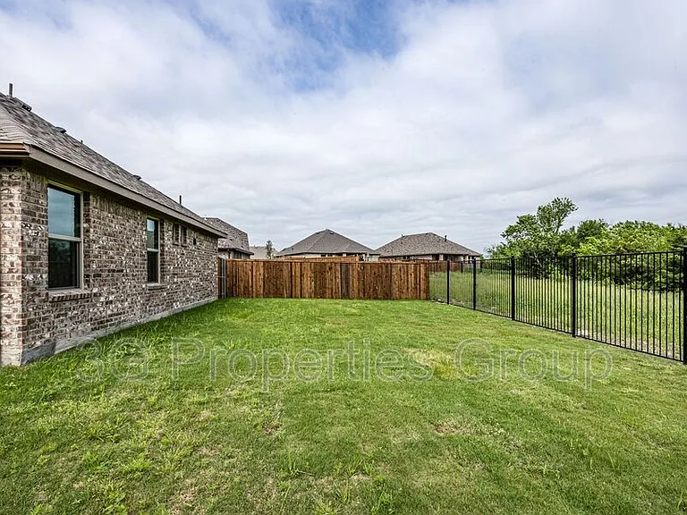1513 Elizabeth St — Photo 18